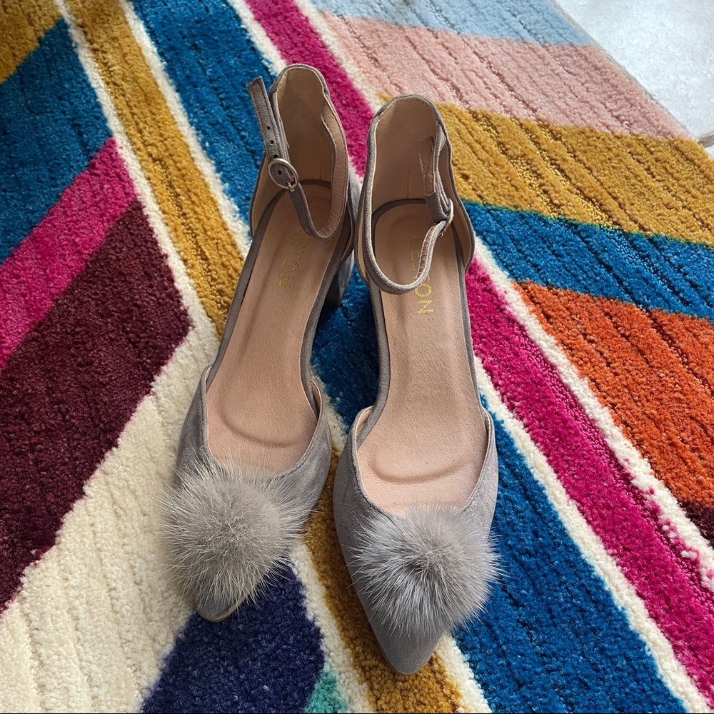 Light grey faux suede pumps